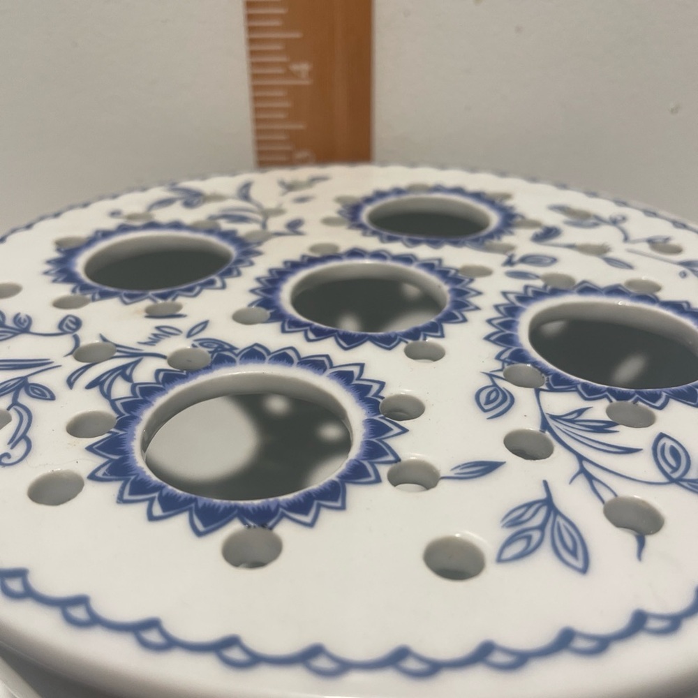 Vintage MAM Motlahedeh  Blue and White Floral Ceramic Flower Frog - Picture 11 of 12
